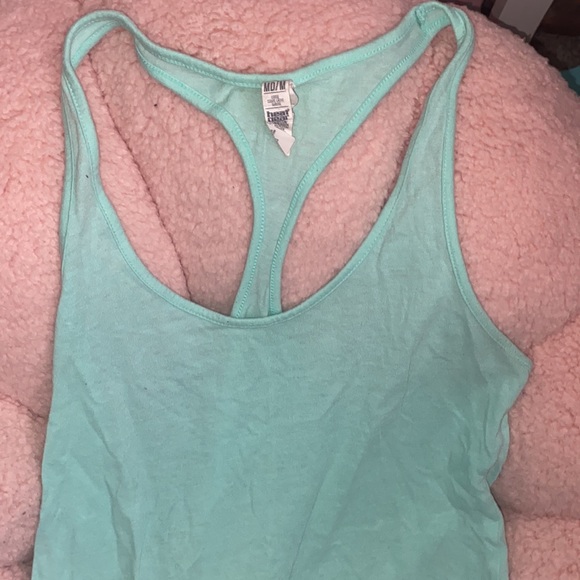 Size M, Under Armour tank - Picture 2 of 3